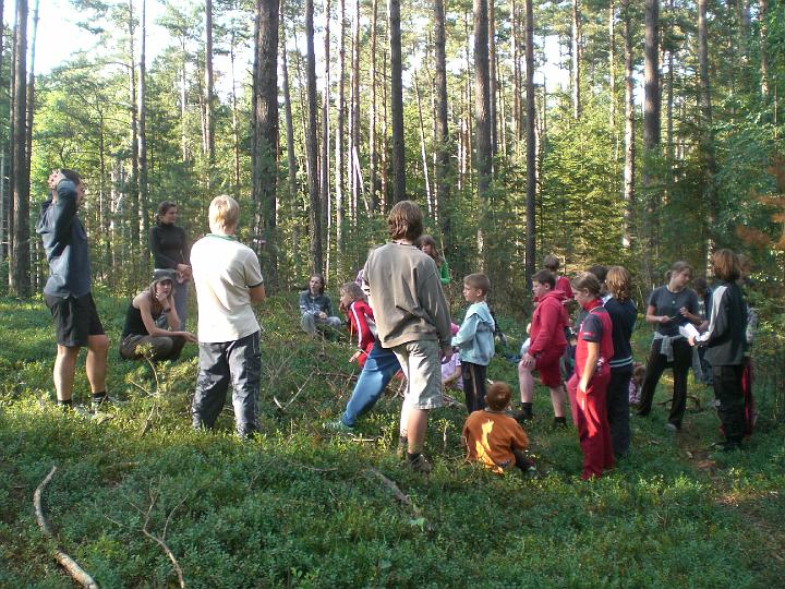 097 - Libušin soud - Cílem hry je přečíst co nejvíc slov ze zpráv ostatních dvou družin a zároveň zajistit, aby vlastní zprávu nikdo nepřečetl.JPG